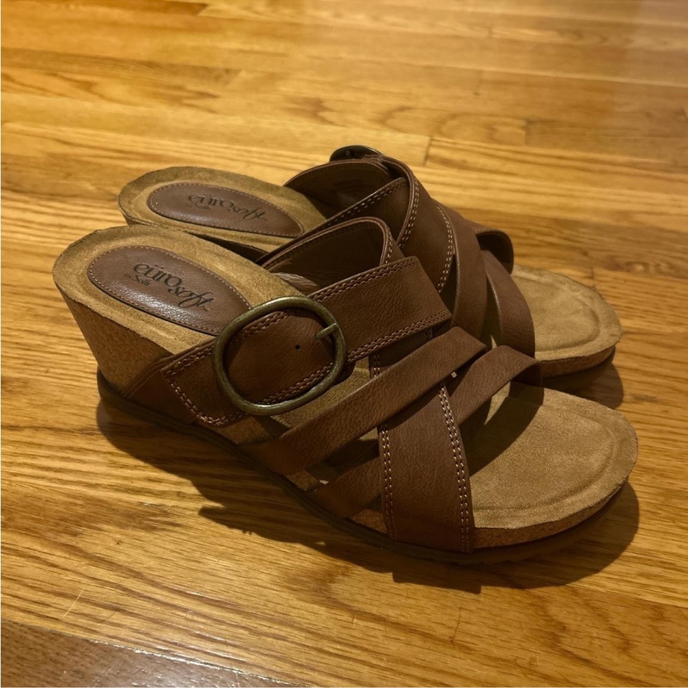 Brown leather sandals with buckle detail #boho